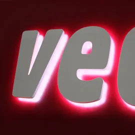 LED Buchstaben nach hinten leuchtend