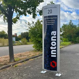 Pylon Smal zweiseitig beleuchtet