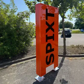 Pylon Ausführung Haube Profil lackiert Acrylglas farbig