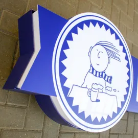 Wandleuchtkasten einseitig, Ausfürhrung als Haube - in Form gebaut - fürr Dackmontage auf Imbisswagen